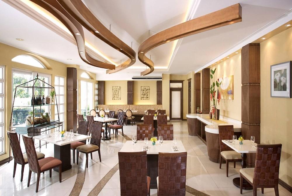 Hotel Venezia Legazpi Luaran gambar