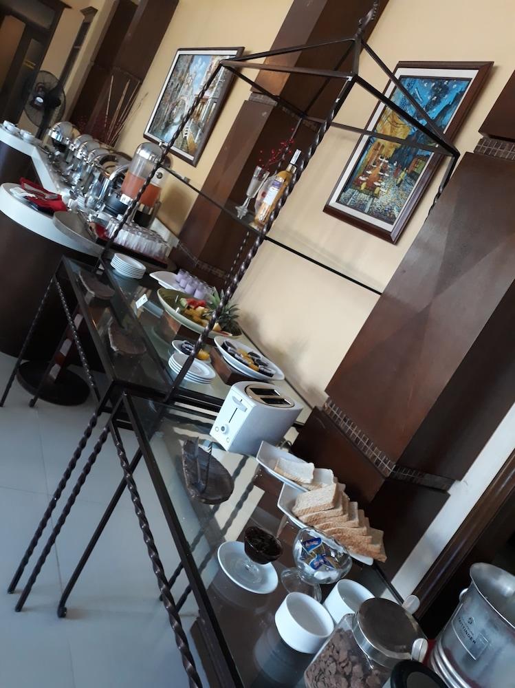 Hotel Venezia Legazpi Luaran gambar